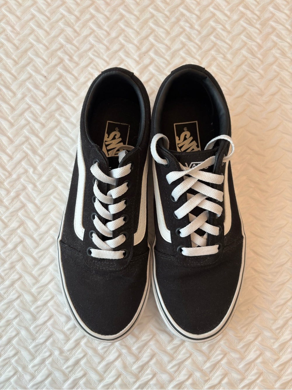 Vans Women’s 8 Black & White Low-Top Skate Shoes